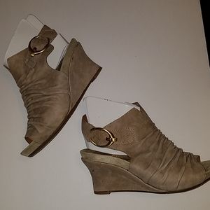 Earthies Nubuck Wedges